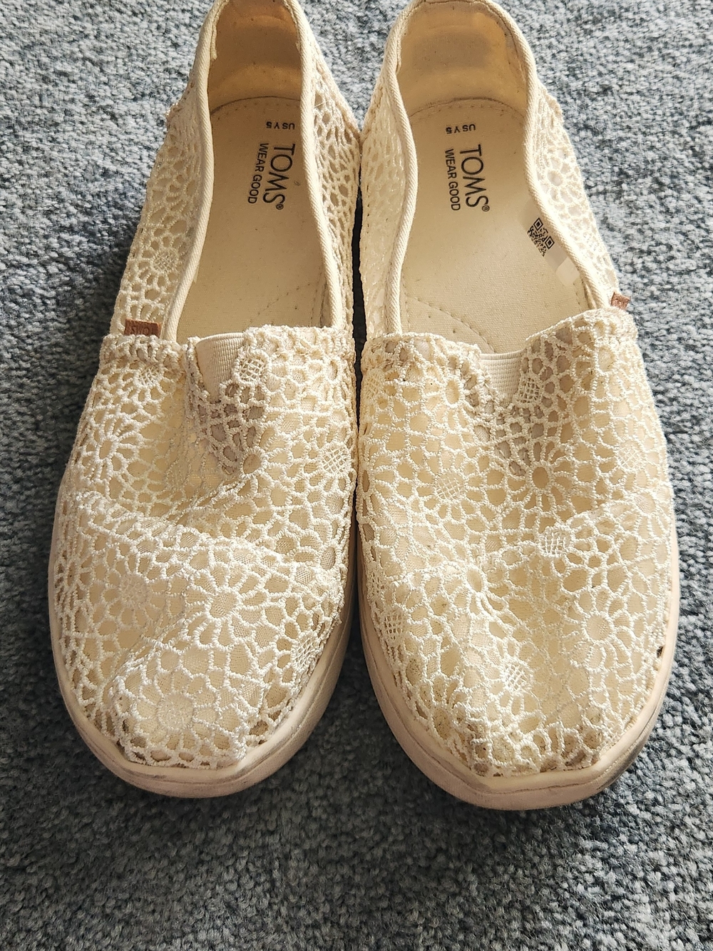 Toms Kids Crochet Slip-On Sneakers in Cream